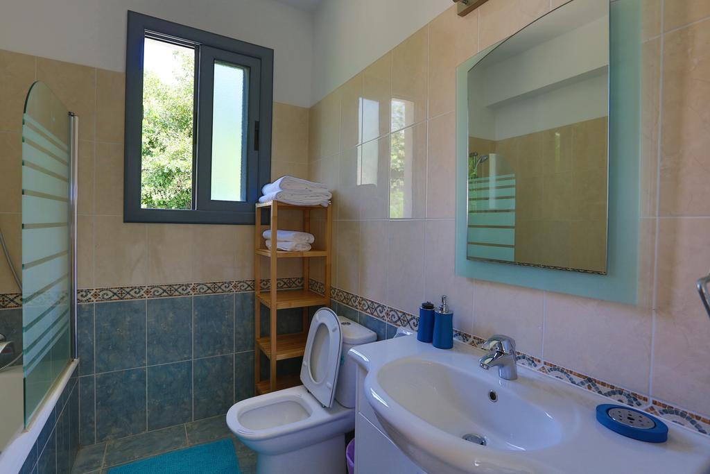 Villa Infinite Blu Paphos Ngoại thất bức ảnh